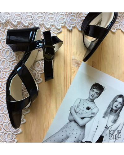 Чорні лакові босоніжки Арт.: 615-2Ок