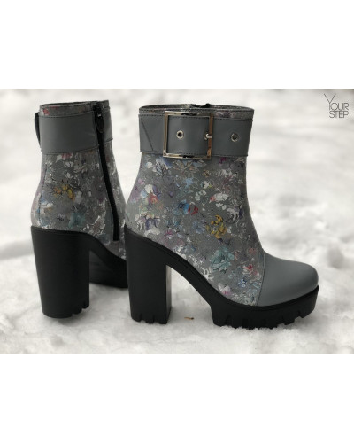 Полусапоги из серого нубука с принтом под цветы с ремешком Арт. 18-2