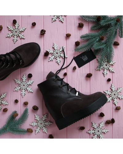 Ботинки на скрытой танкетке из замши и кожи цвета какао с фурнитурой Арт. R-3-0010