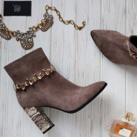 Ботинки на устойчивом каблуке цвета капучино с фурнитурой на принтовом каблуке Арт. 35-10/44Ок-3647