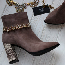 Ботинки на устойчивом каблуке цвета капучино с фурнитурой на принтовом каблуке Арт. 35-10/44Ок-3647