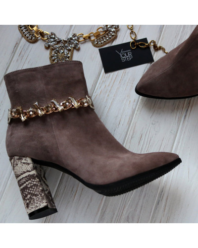 Ботинки на устойчивом каблуке цвета капучино с фурнитурой на принтовом каблуке Арт. 35-10/44Ок-3647