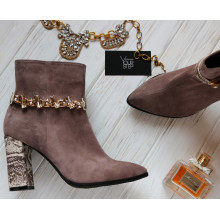 Ботинки на устойчивом каблуке цвета капучино с фурнитурой на принтовом каблуке Арт. 35-10/44Ок-3647