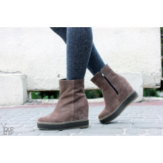 Ботинки на скрытой танкетке из велюра цвета капучино Арт. R-1