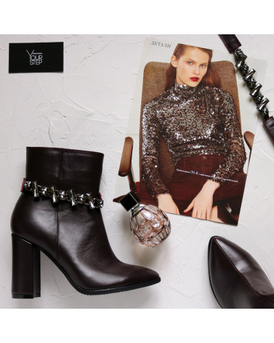 Ботинки на устойчивом каблуке бордового цвета с фурнитурой Арт. 35-10/44Ок-3647