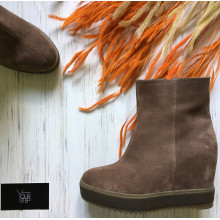 Ботинки на скрытой танкетке из велюра цвета капучино Арт. R-1