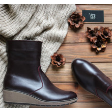 Ботинки на танкетке из натуральной кожи бордового цвета Арт. 30-4(Ir3)