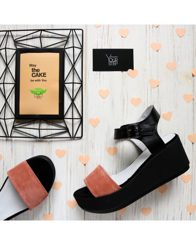 Босоніжки з чорної шкіри на високій підошві Арт. 352-1