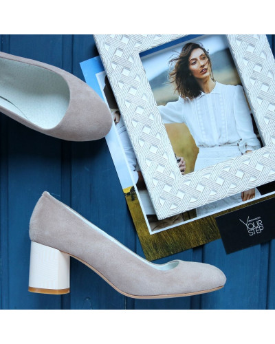 Туфли из бежевого велюра на низком каблуке Арт. 605-4/45