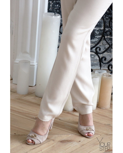 Туфли из велюра бежевого цвета с фурнитурой Арт. 95-4/44ОК-2549