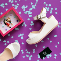 Босоніжки з білої шкіри на танкетці Арт. 352-2