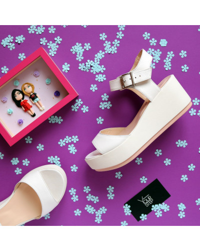 Босоніжки з білої шкіри на танкетці Арт. 352-2