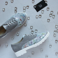 Туфли из серой замши с цветочным принтом Арт. 05-6/129