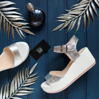 Босоніжки з срібної шкіри на танкетці Арт. 352-2