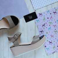 Босоніжки з бежевої шкіри на танкетці Арт. 352-2