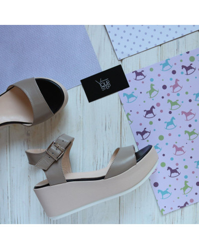 Босоніжки з бежевої шкіри на танкетці Арт. 352-2