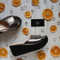 Шльопанці на високій підошві зі шкіри кольору срібло Арт. 352-3