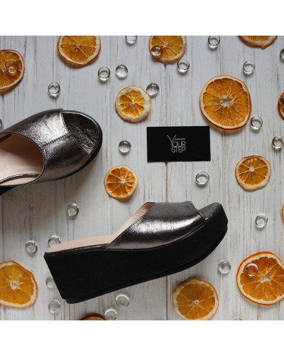 Шльопанці на високій підошві зі шкіри кольору срібло Арт. 352-3