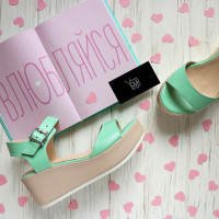 Босоніжки зі шкіри на високій підошві Арт. 352-2