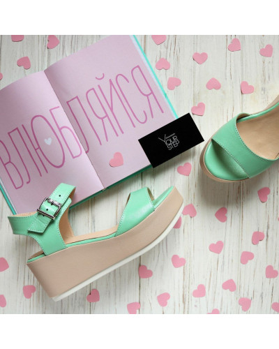 Босоніжки зі шкіри на високій підошві Арт. 352-2