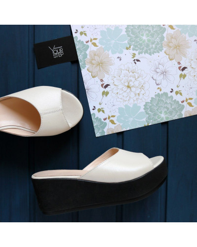 Бежеві шкіряні шльопанці на високій підошві Арт. 352-3