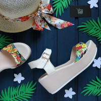 Шкіряні босоніжки на танкетці Арт. 352-2