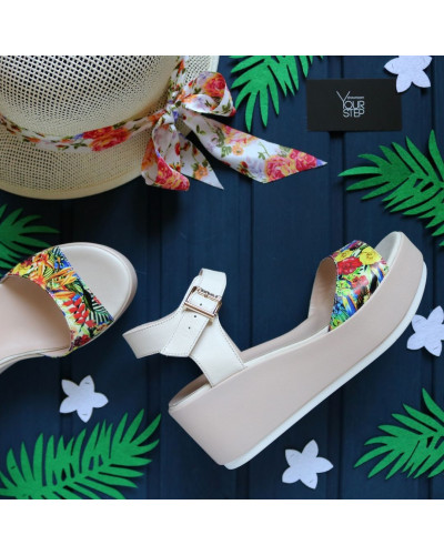 Шкіряні босоніжки на танкетці Арт. 352-2