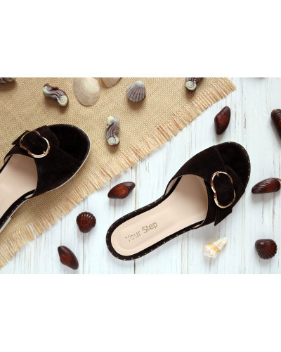 Шльопанці кольору шоколад з пряжкою Арт. 10-15Lib