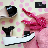 Лакові чорні босоніжки на високій підошві Арт. 352-1