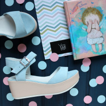 Босоніжки блакитного кольору на танкетці Арт. 352-2