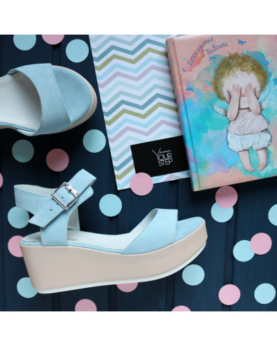 Босоніжки блакитного кольору на танкетці Арт. 352-2