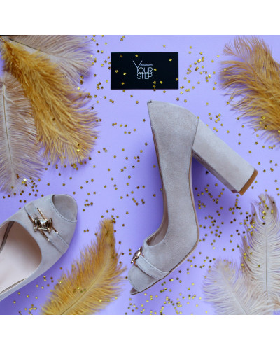 Туфли из велюра бежевого цвета с фурнитурой Арт. 95-4/44ОК-2549