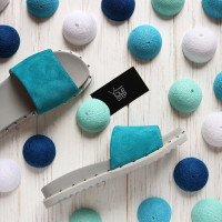 Шльопанці яскраво-блакитного кольору Арт. 10-9/125