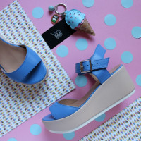 Босоніжки з блакитної шкіри на танкетці Арт. 352-2