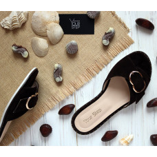 Шльопанці кольору шоколад з пряжкою Арт. 10-15Lib