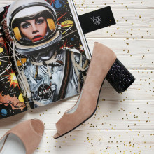 Туфли из бежевого велюра на блестящем низком каблуке Арт. 605-3/45Ок