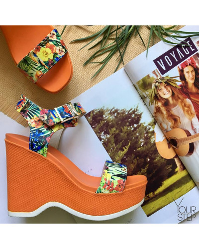 Босоножки на танкетке из кожи с принтом тропики Арт.: 716-2