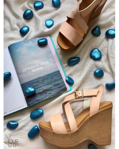 Босоножки на танкетке из кожи цвета пудры Арт.: 716-3