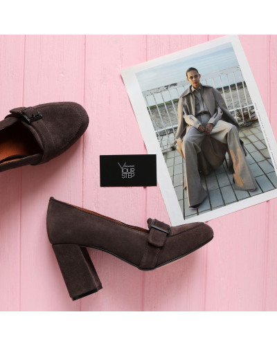 Туфли из замши цвета какао с фурнитурой и обтяжным каблуком Арт. 853-5/48Ок