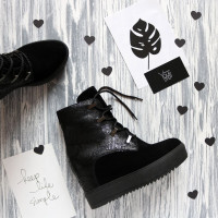 Ботинки на скрытой танкетке из черной замши со вставкой из нубука с принтом под питон с фурнитурой Арт. R-3-0010