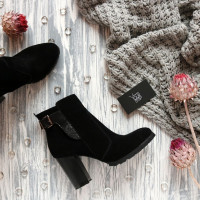 Ботинки на устойчивом каблуке из черной замши с принтовой вставкой Арт. 805-1