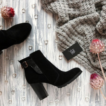 Ботинки на устойчивом каблуке из черной замши с принтовой вставкой Арт. 805-1