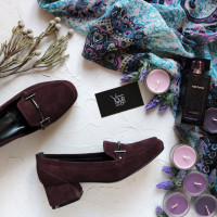 Туфли из замши цвета баклажан с фурнитурой на низком каблуке Арт. 456-3/53Ok-2578