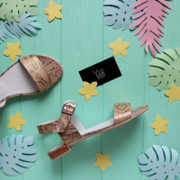 Сандали из бежевого нубука с принтом под питон Арт. 10-12/110