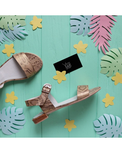 Сандали из бежевого нубука с принтом под питон Арт. 10-12/110