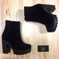 Полусапоги из черной замши на тракторном каблуке Арт. 18-6