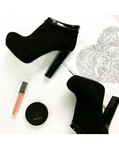 Ботильоны из черного велюра с лаковым ремешком Арт. 951-3