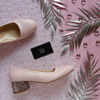 Туфли из кожи цвета пудры на блестящем низком каблуке Арт. 456-1/53Ок