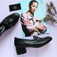 Туфли из черной кожи со вставками под питон с фурнитурой на низком каблуке Арт. 456-3/53Ok-2578