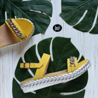 Босоножки из замши цвета лимон с фурнитурой Арт. 10-10/045F